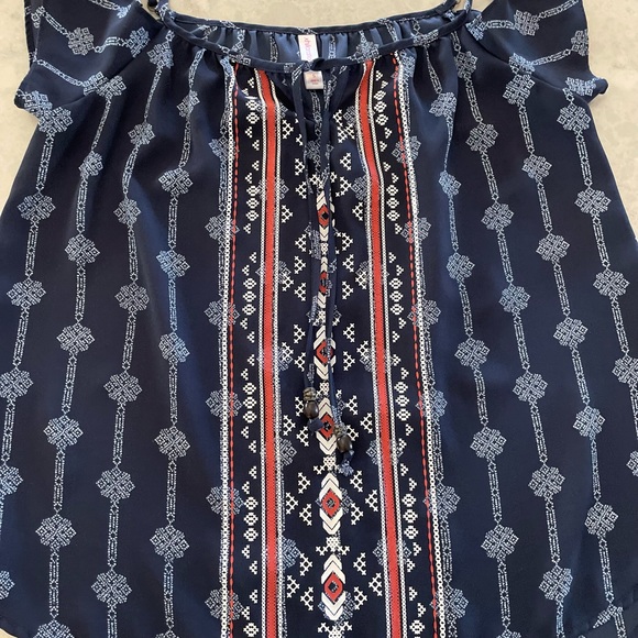 XHileration Navy Cold Shoulder Top SM - Picture 4 of 5